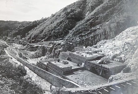 Photo:The Kitayama Dam under construction