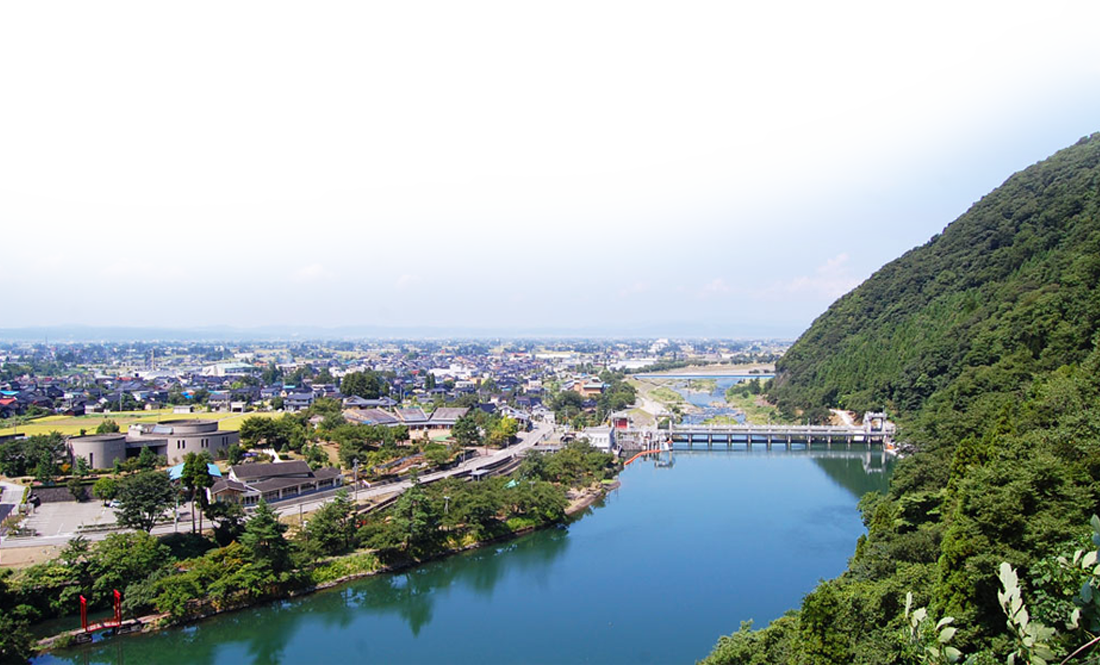 写真：庄川の風景